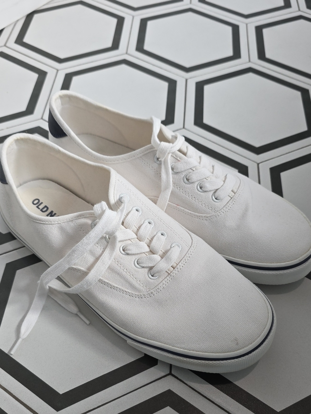Old Navy White Canvas Lace-Up Men's Sneakers with Navy Heel Accent